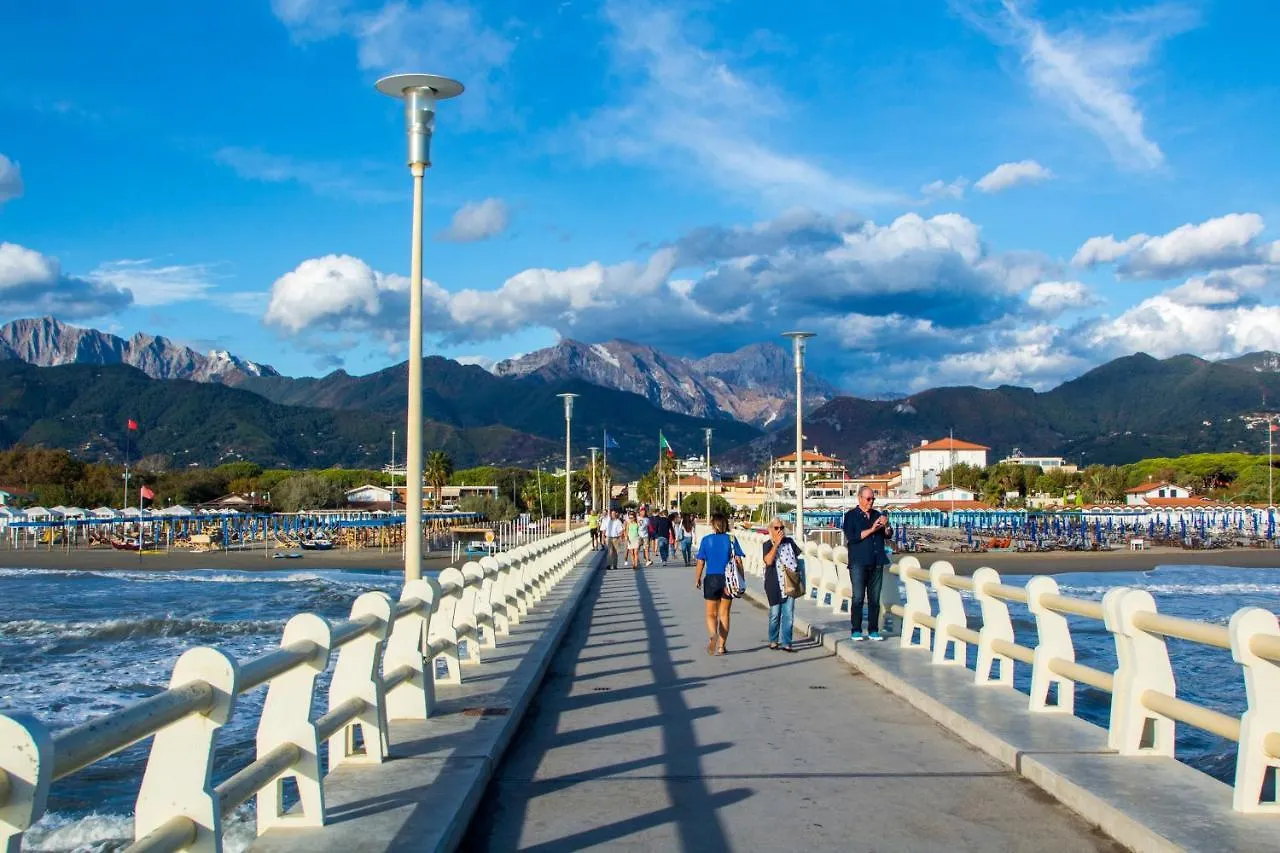 Vila Limonaia Del Forte Forte dei Marmi 0*,